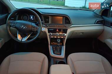 Седан Hyundai Elantra 2018 в 