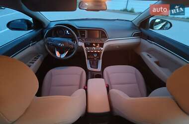 Седан Hyundai Elantra 2018 в 