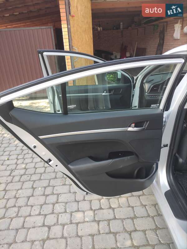 Седан Hyundai Elantra 2019 в Виннице