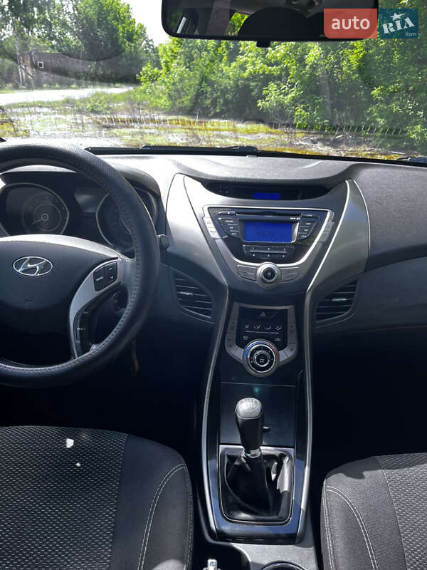 Седан Hyundai Elantra 2013 в Прилуках