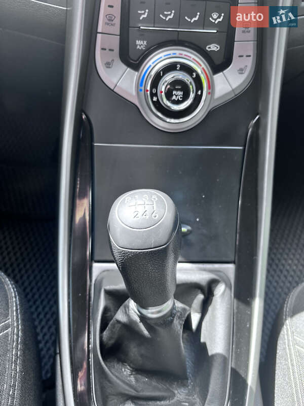 Седан Hyundai Elantra 2013 в Прилуках