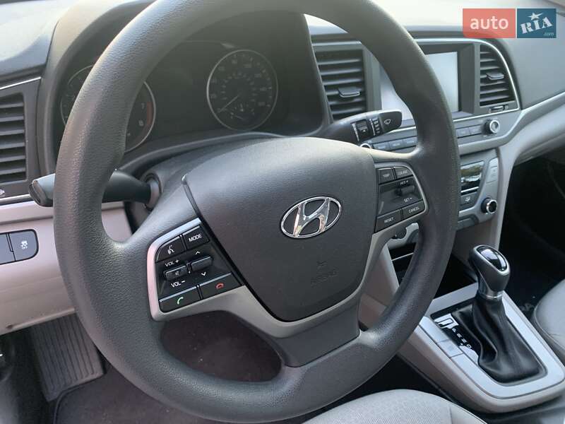 Седан Hyundai Elantra 2016 в Киеве