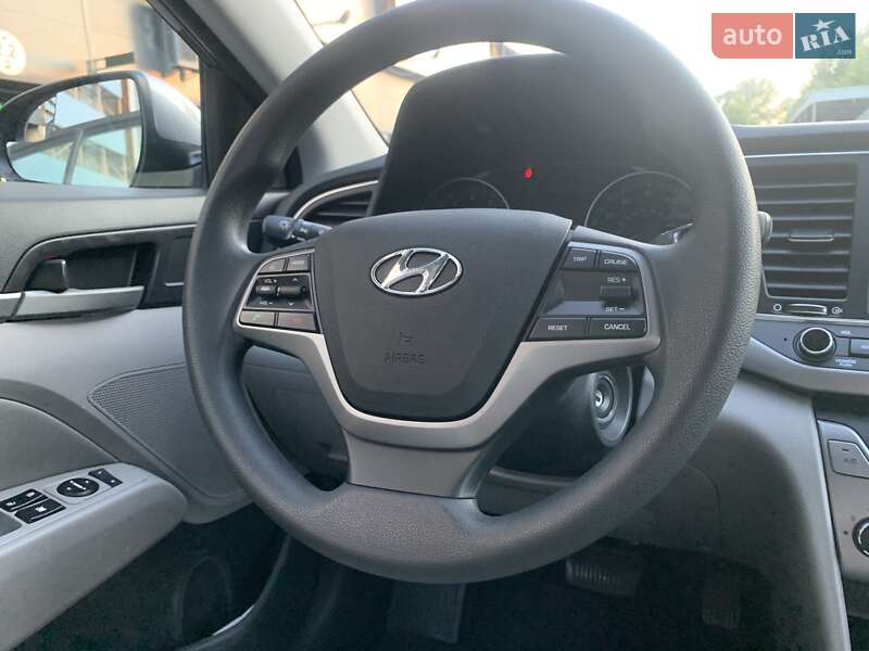 Седан Hyundai Elantra 2016 в Киеве