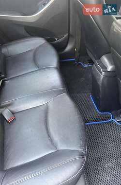 Седан Hyundai Elantra 2012 в 