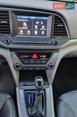 Седан Hyundai Elantra 2017 в 