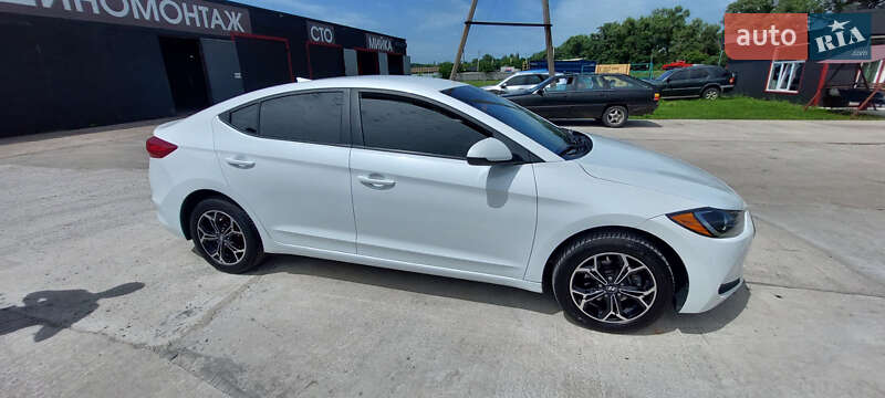 Hyundai Elantra 2017
