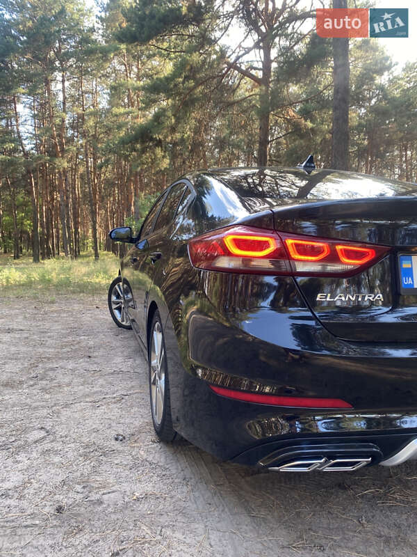 Седан Hyundai Elantra 2017 в Каменском