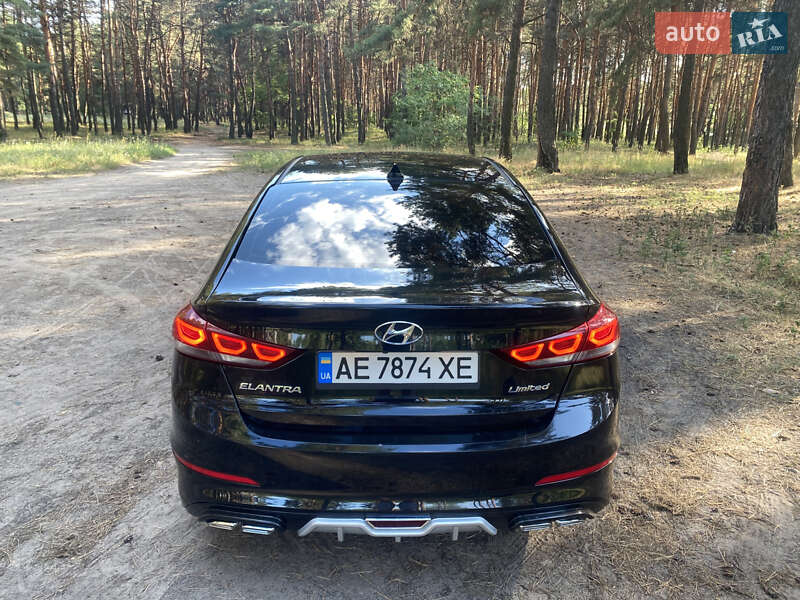 Седан Hyundai Elantra 2017 в Каменском