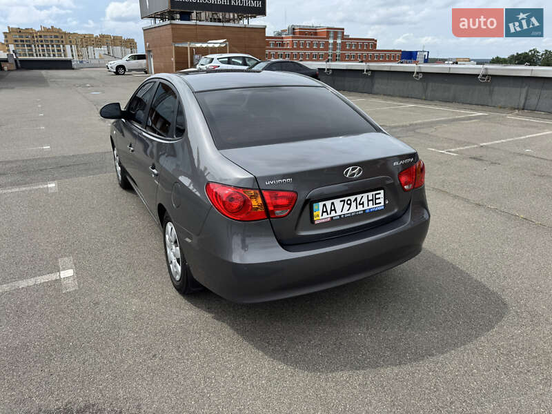 Седан Hyundai Elantra 2008 в Киеве