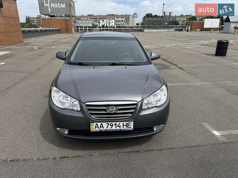 Седан Hyundai Elantra 2008 в Киеве