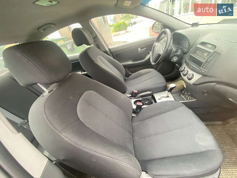 Седан Hyundai Elantra 2008 в Киеве