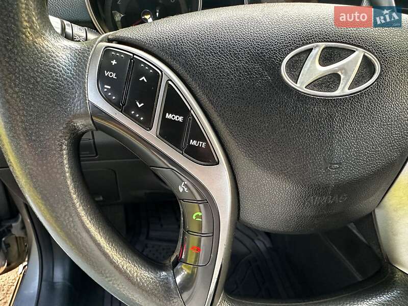 Хэтчбек Hyundai Elantra 2014 в Киеве