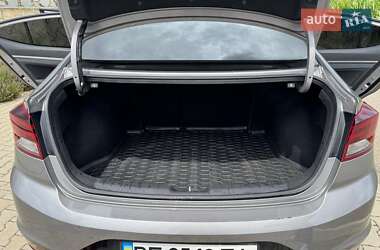 Седан Hyundai Elantra 2020 в 