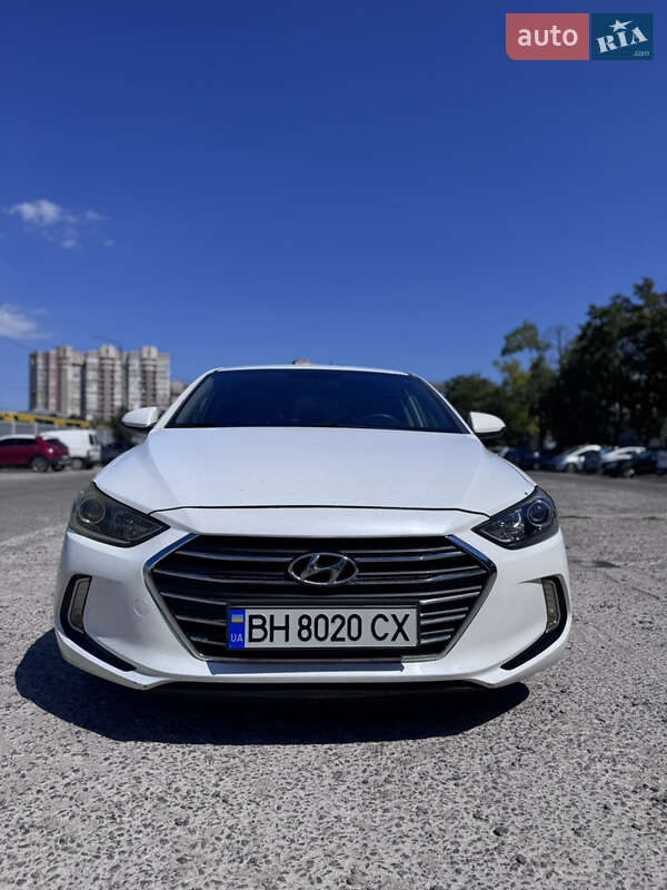 Седан Hyundai Elantra 2017 в 