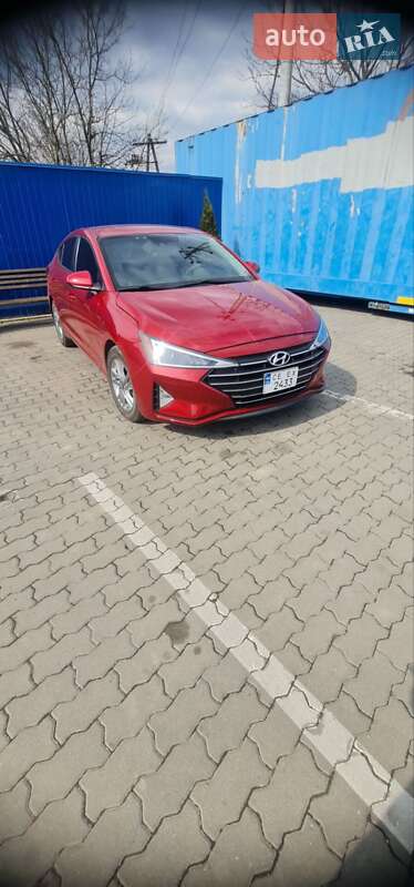 Седан Hyundai Elantra 2018 в Черновцах