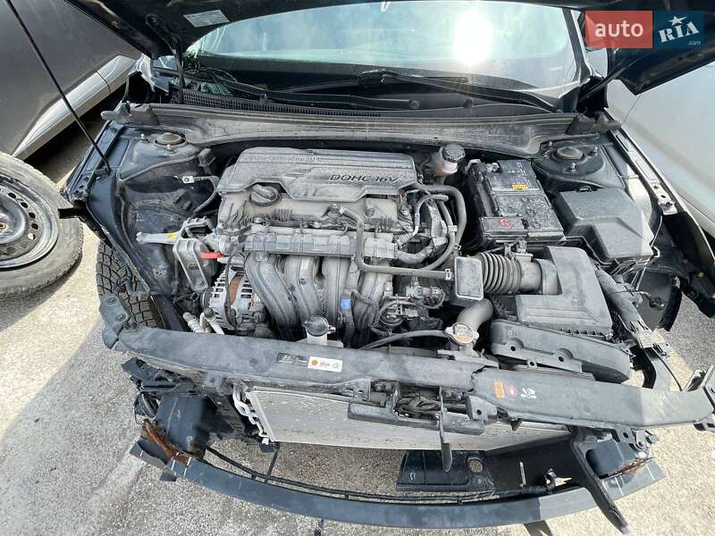 Седан Hyundai Elantra 2021 в Києві