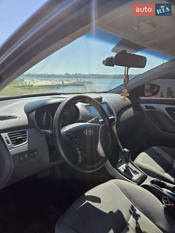 Седан Hyundai Elantra 2013 в Днепре