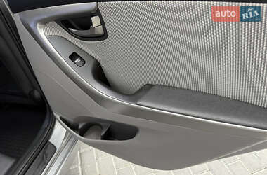 Седан Hyundai Elantra 2012 в 