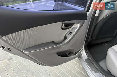 Седан Hyundai Elantra 2012 в 