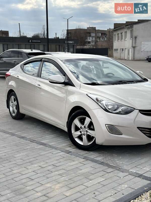 Hyundai Elantra 2012