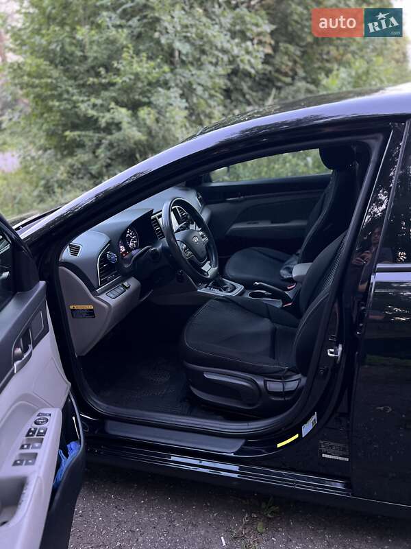 Седан Hyundai Elantra 2016 в Тернополе