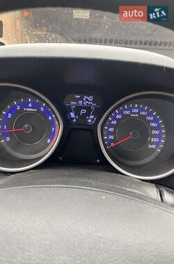 Седан Hyundai Elantra 2012 в Днепре