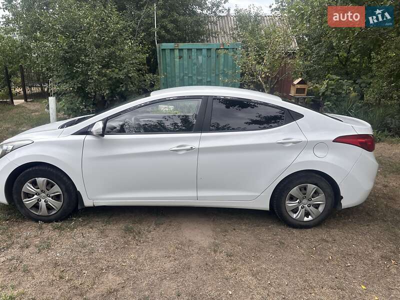 Седан Hyundai Elantra 2013 в Днепре