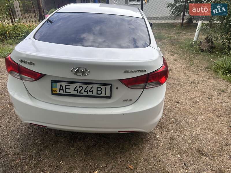 Седан Hyundai Elantra 2013 в Днепре
