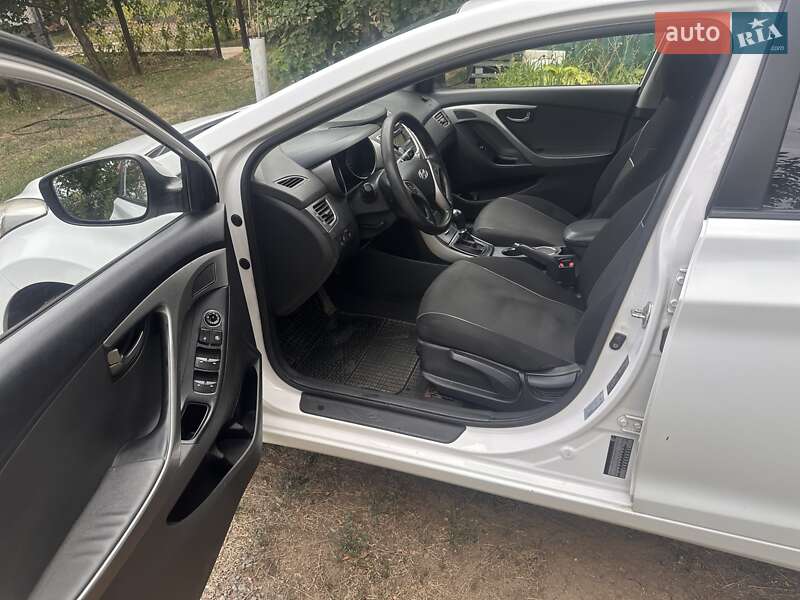 Седан Hyundai Elantra 2013 в Днепре