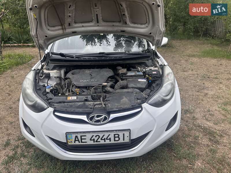 Седан Hyundai Elantra 2013 в Днепре