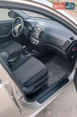 Седан Hyundai Elantra 2010 в Днепре