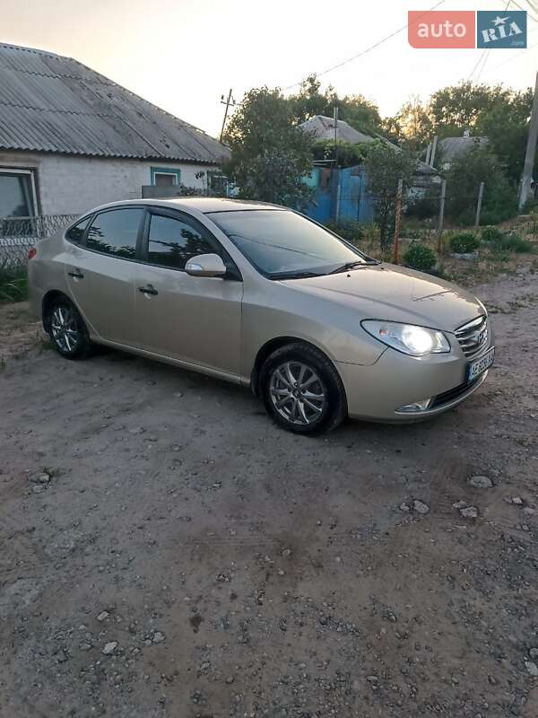 Седан Hyundai Elantra 2010 в Днепре