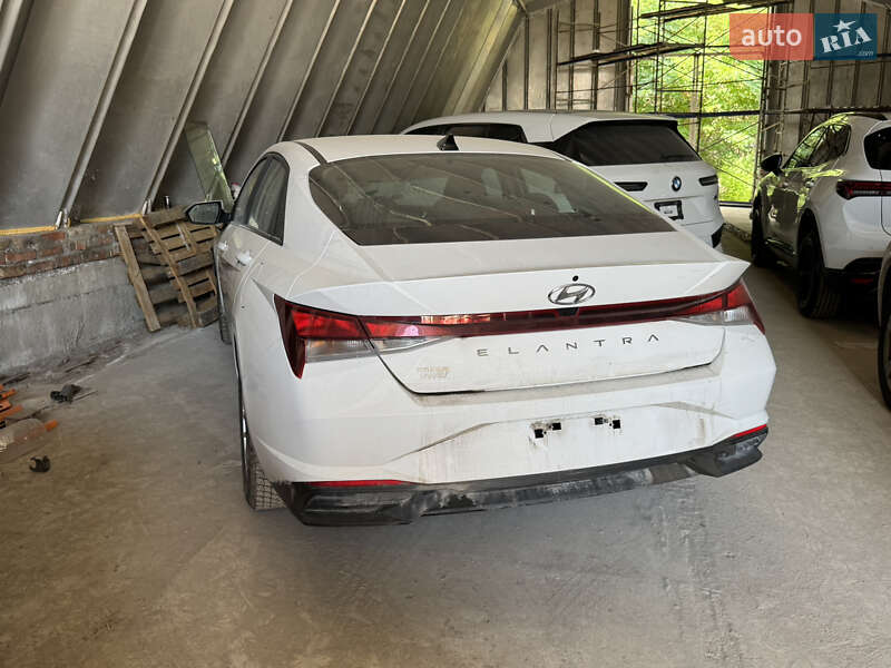 Hyundai Elantra 2022