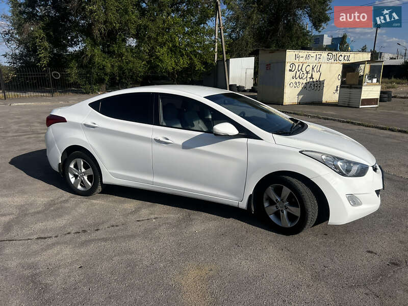 Седан Hyundai Elantra 2012 в Днепре
