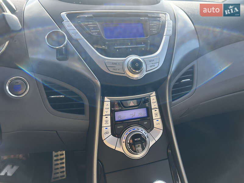 Седан Hyundai Elantra 2012 в Днепре