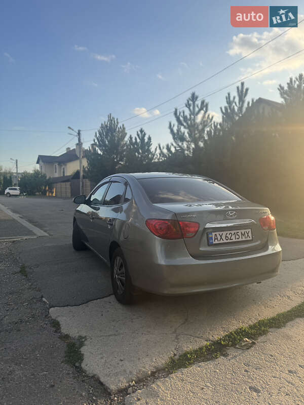 Седан Hyundai Elantra 2010 в Харькове