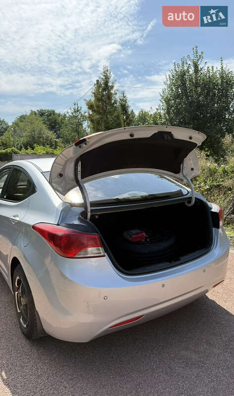 Седан Hyundai Elantra 2011 в Житомире