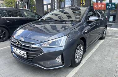 Седан Hyundai Elantra 2019 в Киеве