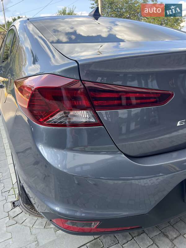 Седан Hyundai Elantra 2019 в Киеве
