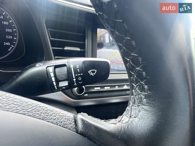 Седан Hyundai Elantra 2019 в Киеве