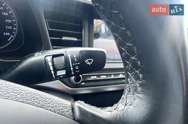 Седан Hyundai Elantra 2019 в 