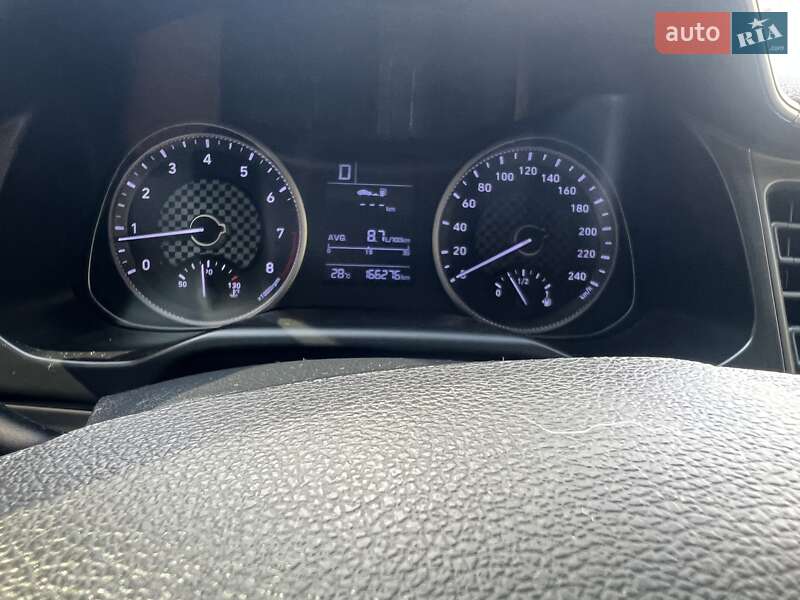 Седан Hyundai Elantra 2019 в Киеве