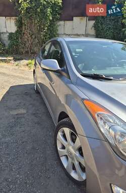 Седан Hyundai Elantra 2013 в 