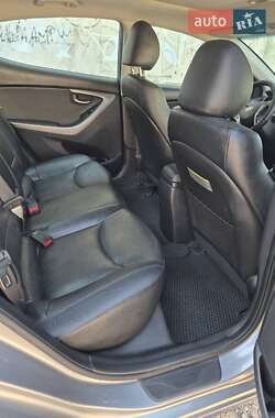 Седан Hyundai Elantra 2013 в 