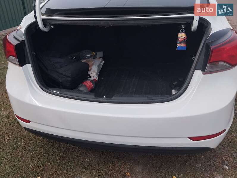 Седан Hyundai Elantra 2014 в Лозовой