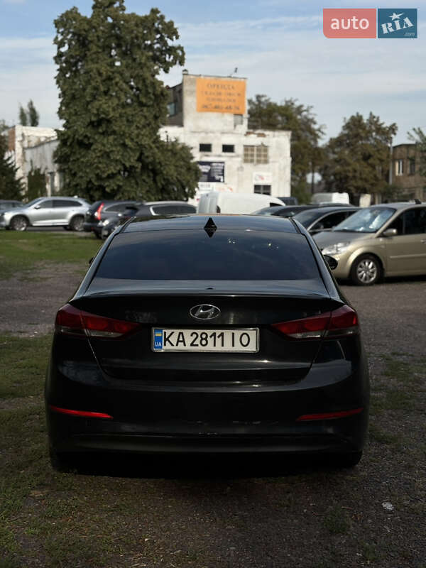 Седан Hyundai Elantra 2016 в Києві