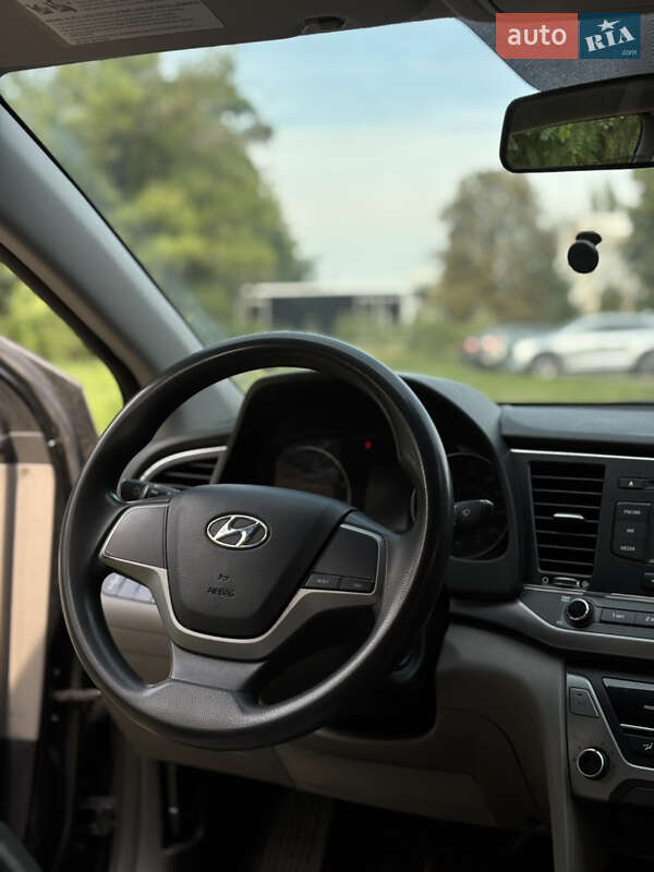 Седан Hyundai Elantra 2016 в Києві
