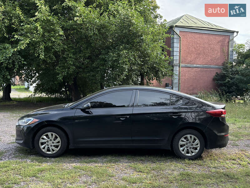 Седан Hyundai Elantra 2016 в Києві