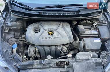 Седан Hyundai Elantra 2013 в Харькове