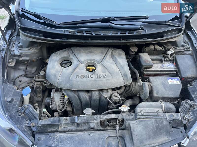 Седан Hyundai Elantra 2013 в Харькове